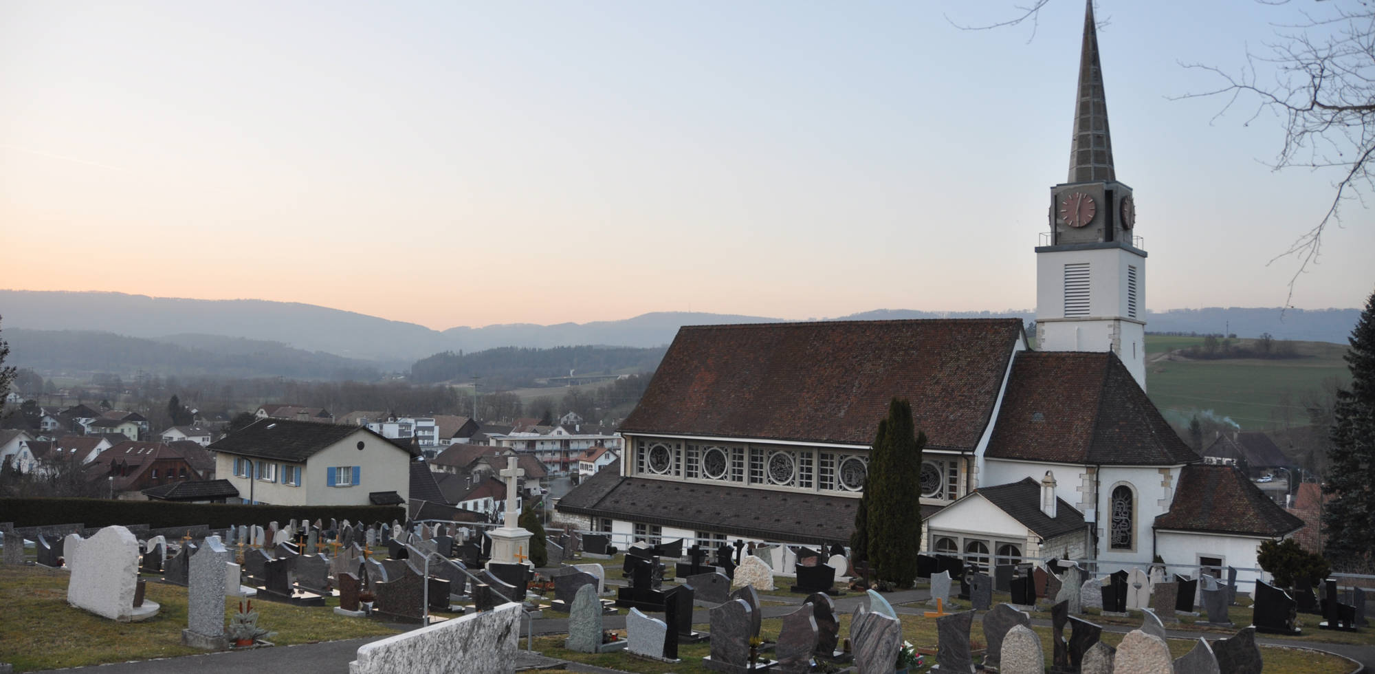 Cglise sud - vue large vers l'ouest 2012.jpg